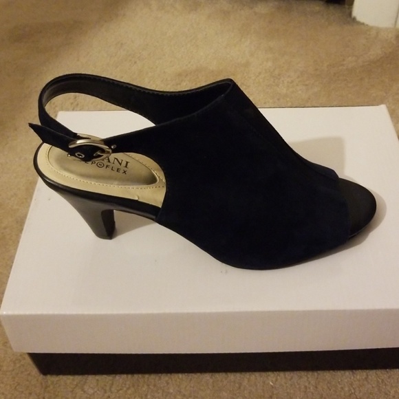 Shoes - Picture 2 of 4